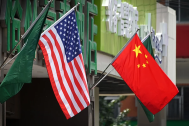 Người tiêu dùng Mỹ và Trung Quốc quay lưng với hàng hóa đối phương