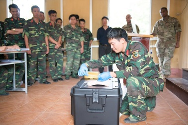 Mỹ - Việt Nam hợp tác nâng cao năng lực rà phá bom mìn