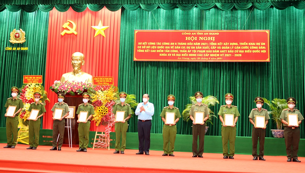 An Giang triệt phá nhiều vụ án đặc biệt nghiêm trọng - 3 An Giang triệt phá nhiều vụ án đặc biệt nghiêm trọng - 3