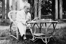 Thư chúc mừng năm mới và thơ mừng Xuân Kỷ Dậu năm 1969 của Bác Hồ