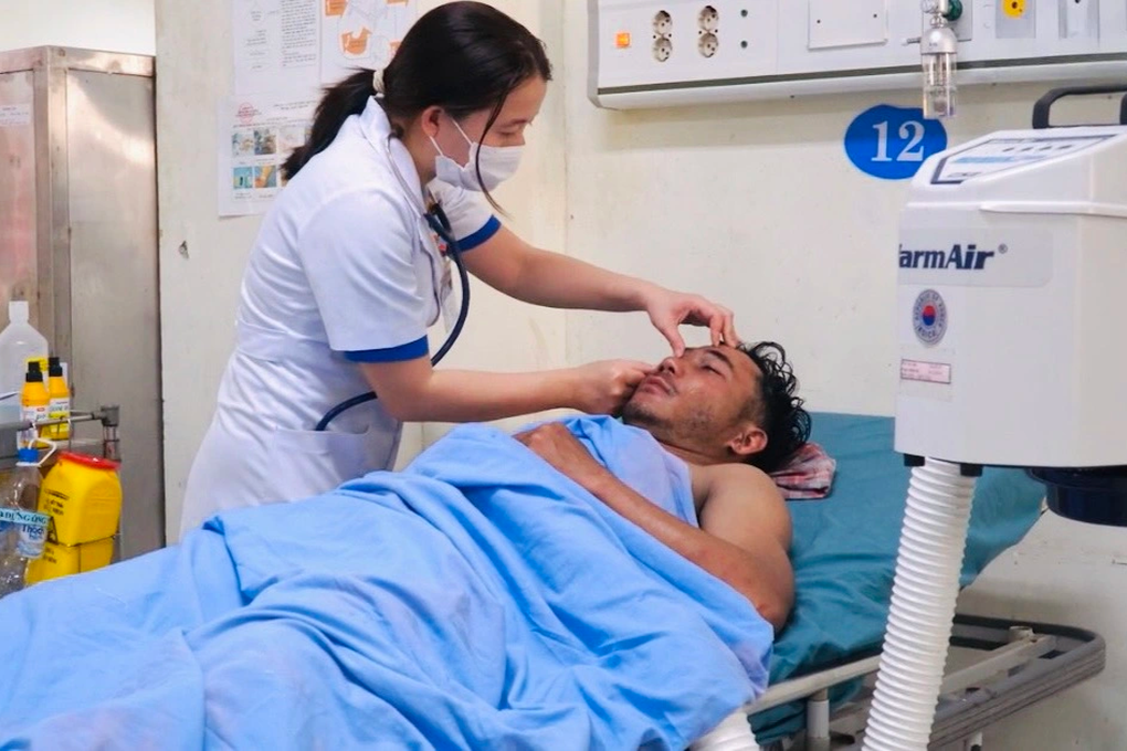 Lời kể của ngư dân thoát chết khi tàu cá bị đâm chìm trên biển - 1 Lời kể của ngư dân thoát chết khi tàu cá bị đâm chìm trên biển - 1