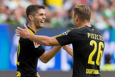 Thắng đậm Wolfsburg, Dortmund cướp ngôi đầu bảng của Bayern Munich