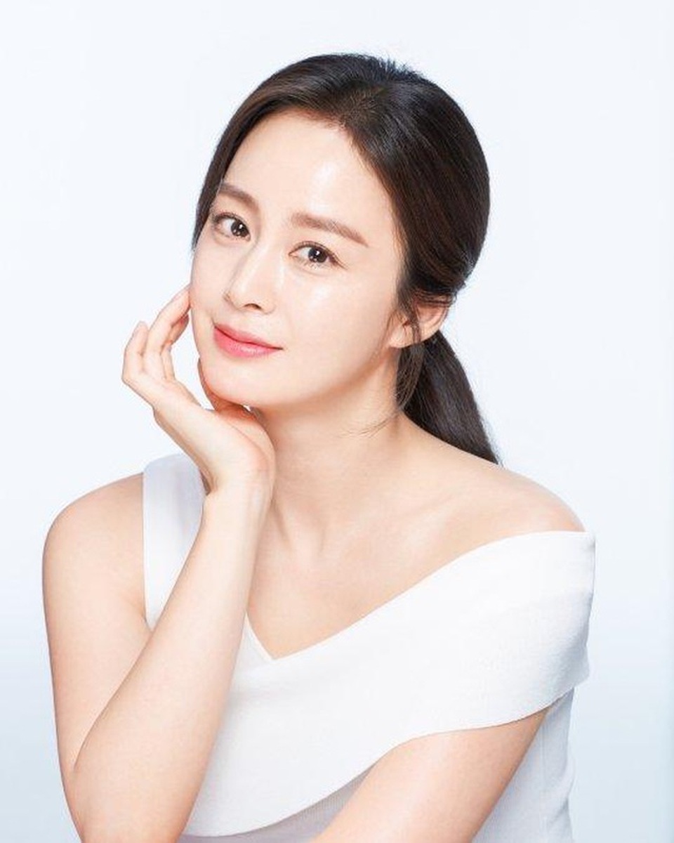 Nhan sắc trẻ trung của Kim Tae Hee ở tuổi 40 - 12 Nhan sắc trẻ trung của Kim Tae Hee ở tuổi 40 - 12