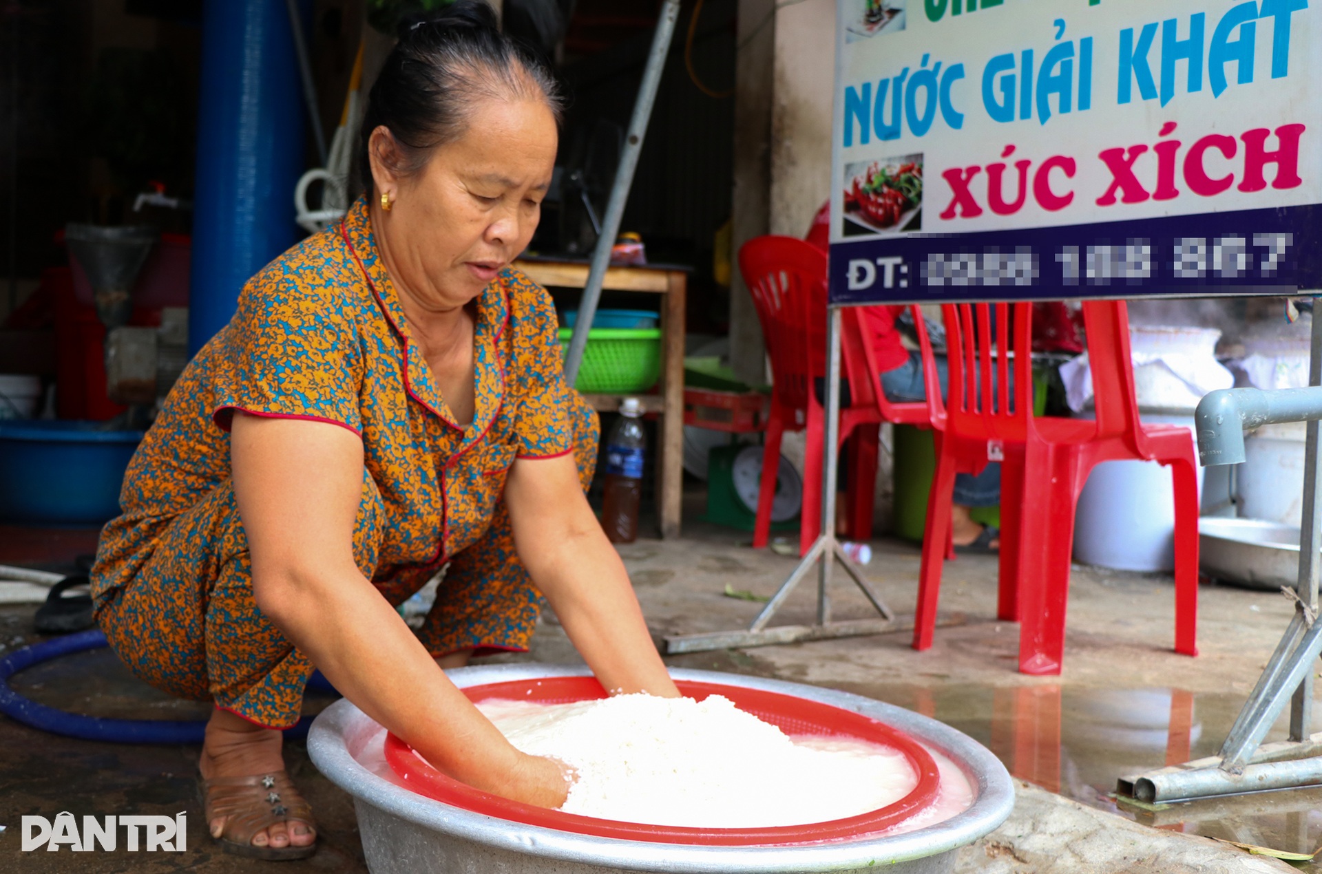Khách đợi cả tiếng để mua thứ bánh thơm mềm, mỏng như giấy - 3 Khách đợi cả tiếng để mua thứ bánh thơm mềm, mỏng như giấy - 3