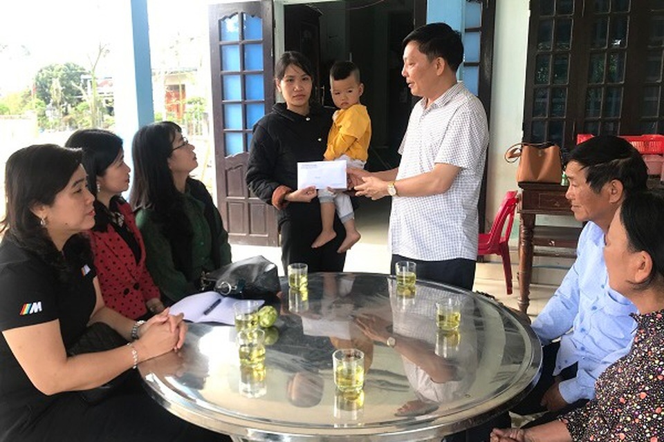 Quảng Bình: Hỗ trợ 5 gia đình liệt sỹ 250 triệu đồng - 1 Quảng Bình: Hỗ trợ 5 gia đình liệt sỹ 250 triệu đồng - 1