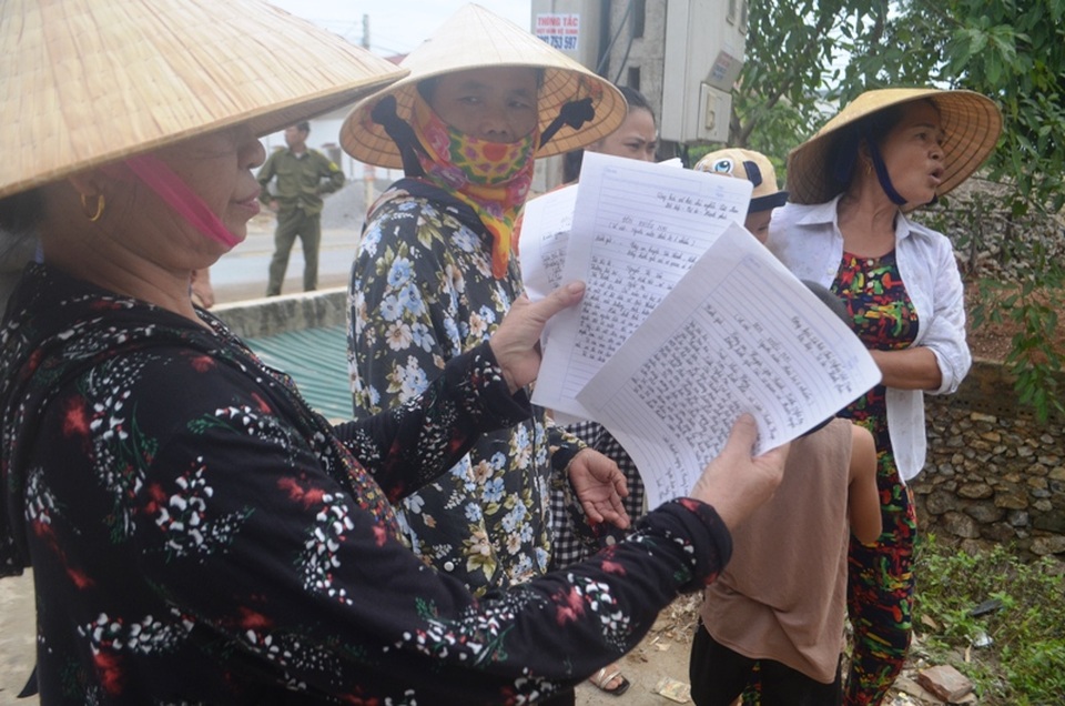Vụ nước thải lênh láng trên quốc lộ: Khơi thông dòng chảy, xử lý ô nhiễm - 1 Vụ nước thải lênh láng trên quốc lộ: Khơi thông dòng chảy, xử lý ô nhiễm - 1