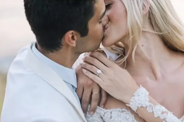 Siêu mẫu nội y hé lộ ảnh cưới