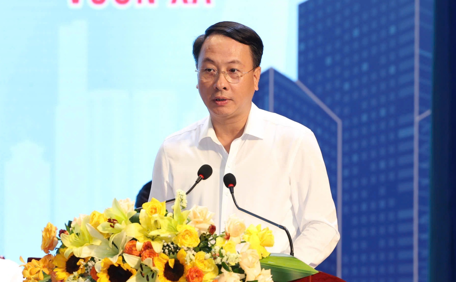 Jeden státní úředník v Hanoji obsluhuje 684 lidí, což je téměř trojnásobek celostátního průměru - 1 Một công chức Hà Nội phục vụ 684 người dân, gấp gần 3 lần cả nước - 1