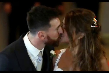 Cận cảnh váy cưới đẹp như mơ của vợ Messi