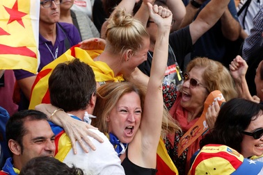 Catalonia tuyên bố độc lập, Tây Ban Nha lập tức rút quyền tự trị