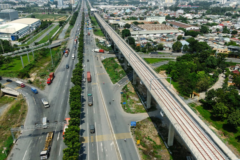 Sáng nay TPHCM đón thêm 2 đoàn tàu metro số 1 - 4 Sáng nay TPHCM đón thêm 2 đoàn tàu metro số 1 - 4
