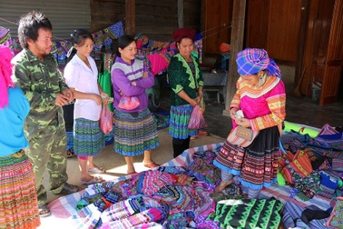 Phiên chợ Tết của người Mông trên cao nguyên Đắk Nông