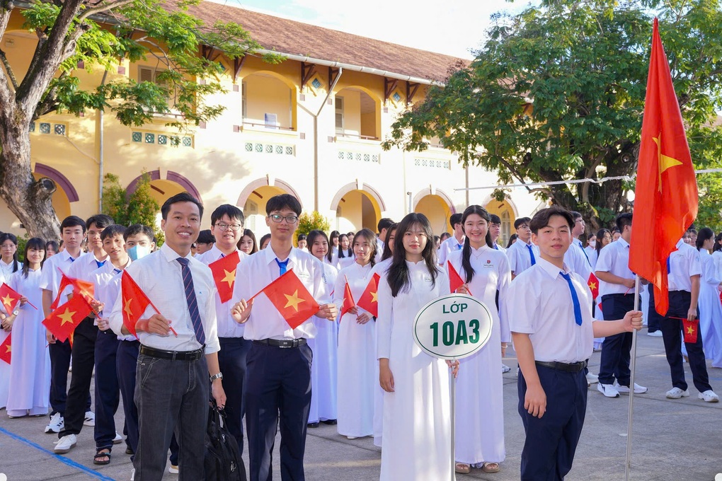 Cần Thơ trình phương án miễn học phí, hỗ trợ sách giáo khoa cho học sinh - 1 Cần Thơ trình phương án miễn học phí, hỗ trợ sách giáo khoa cho học sinh - 1