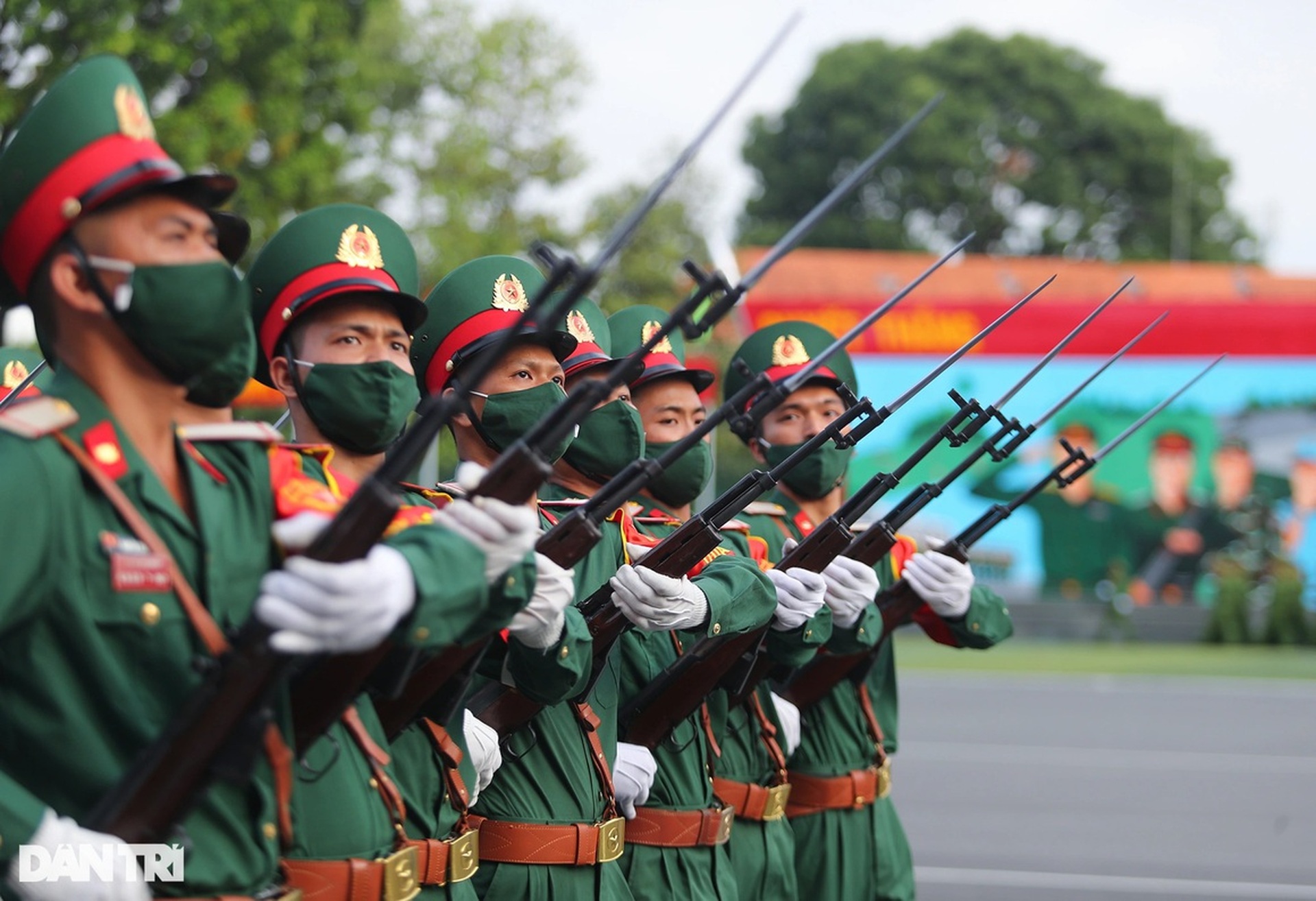 Lực lượng vũ trang TPHCM uy nghi, dũng mãnh ở Lễ ra quân huấn luyện 2022 - 2