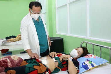 Cạn máu vì Covid-19, bác sĩ hiến máu khẩn cứu bệnh nhân vỡ thai trong đêm