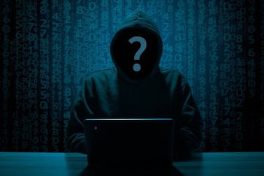 Học theo cách hack trên Youtube, cậu bé 11 tuổi… tống tiền cha mình