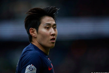 Đánh nhau với Son Heung Min, tiền đạo Lee Kang In vẫn được gọi lên tuyển