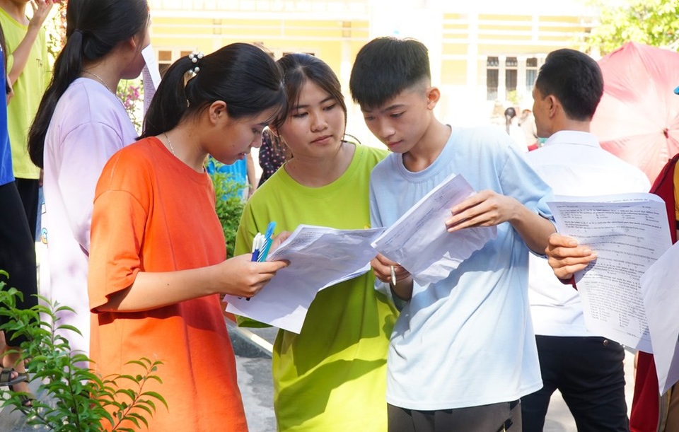 Nghệ An: Đề thi Tiếng Anh vào lớp 10 khó đạt điểm tuyệt đối - 1 Nghệ An: Đề thi Tiếng Anh vào lớp 10 khó đạt điểm tuyệt đối - 1