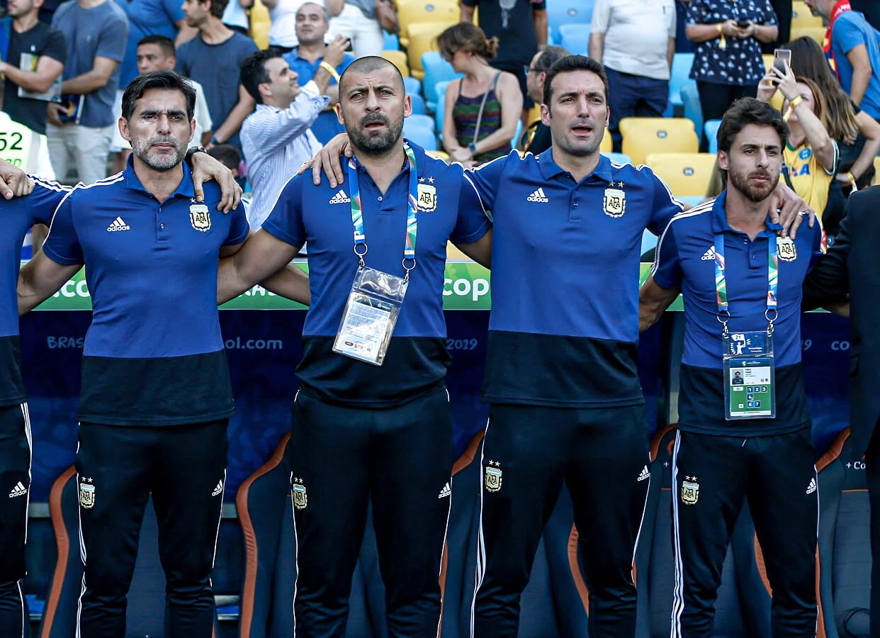 Gã nông dân Scaloni, nhà hiền triết Aimar và những người bên cạnh Messi - 5