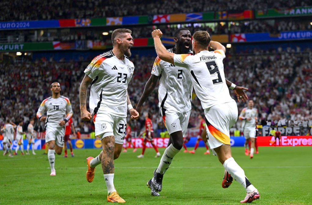 Đức thoát thua Thụy Sĩ nhờ bàn thắng ở phút bù giờ - 4