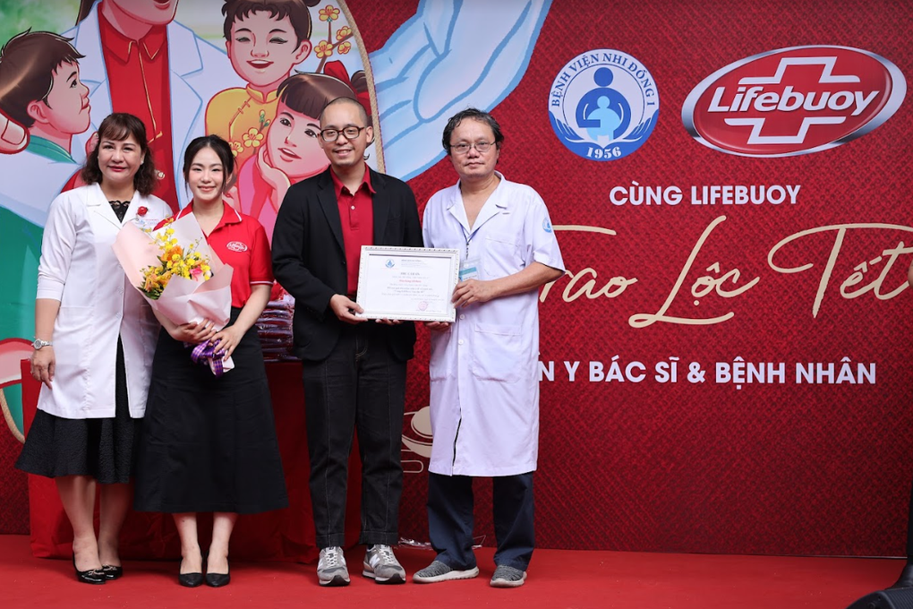 Hơn 10.000 người được Unilever hỗ trợ nhân dịp Tết Nguyên đán - 1 Hơn 10.000 người được Unilever hỗ trợ nhân dịp Tết Nguyên đán - 1
