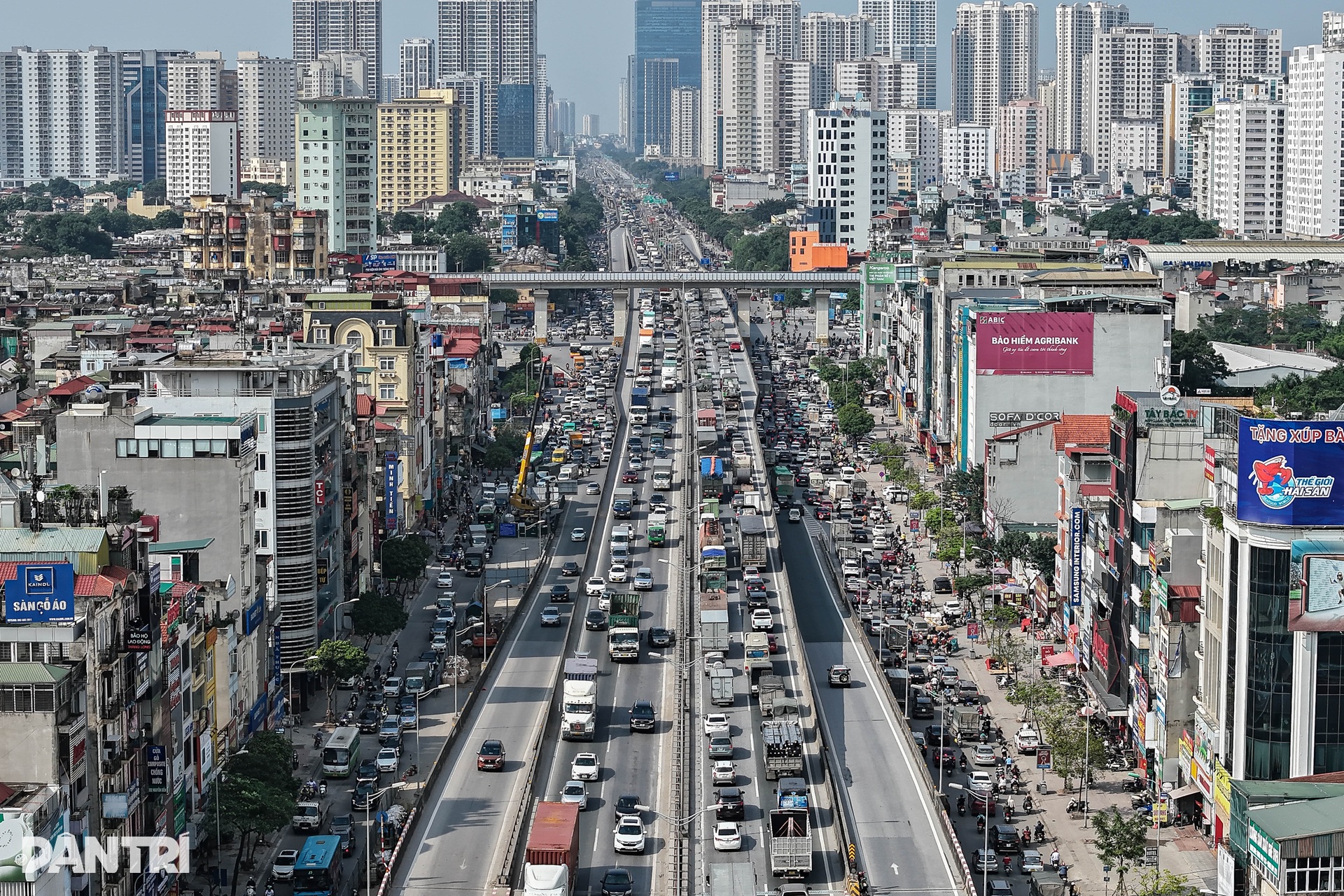 Đường phố Hà Nội những ngày cận Tết: Ùn tắc từ sáng đến tối? - 1 Đường phố Hà Nội những ngày cận Tết: Ùn tắc từ sáng đến tối? - 1
