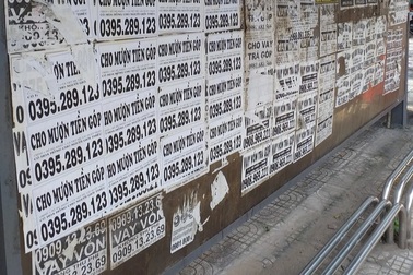 Trạm xe buýt xấu xí