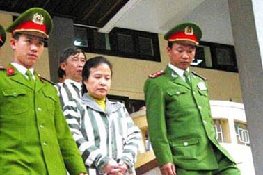 Lã Thị Kim Oanh: Ly hôn trong cơn bĩ cực