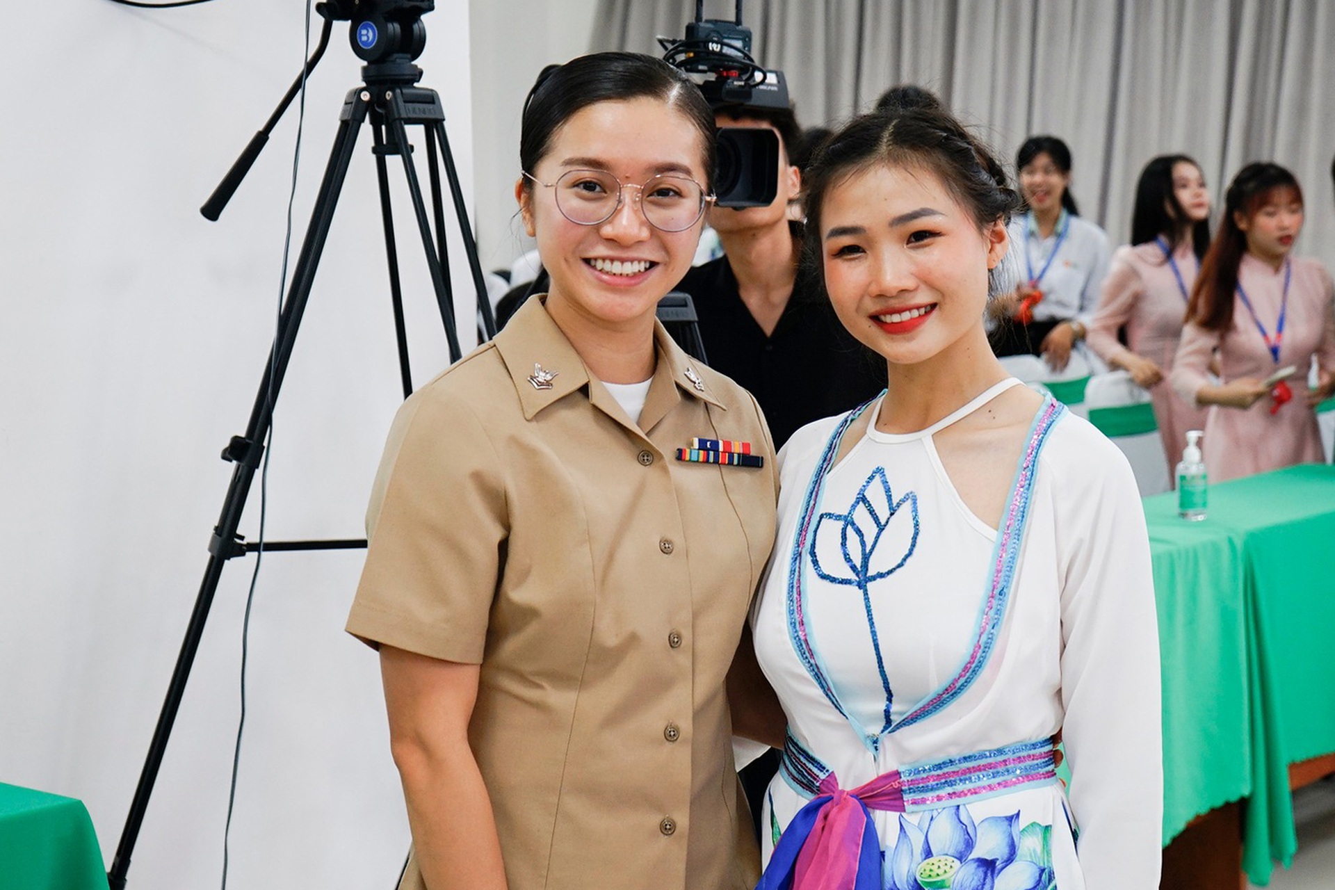 Nữ thủy thủ gốc Việt tàu sân bay Mỹ: Trượt đại học là cơ duyên vào hải quân - 10 Nữ thủy thủ gốc Việt tàu sân bay Mỹ: Trượt đại học là cơ duyên vào hải quân - 10
