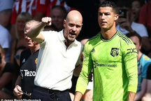HLV Erik Ten Hag xác nhận C.Ronaldo ở lại Man Utd