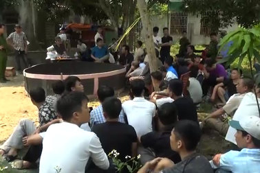 80 công an đánh úp sới gà, bắt gọn 52 đối tượng