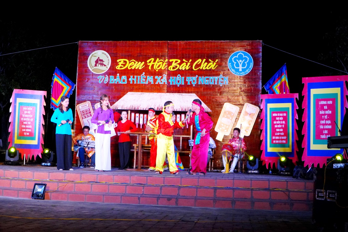 Vận động tham gia bảo hiểm xã hội tự nguyện qua đêm hội bài chòi - 1 Vận động tham gia bảo hiểm xã hội tự nguyện qua đêm hội bài chòi - 1