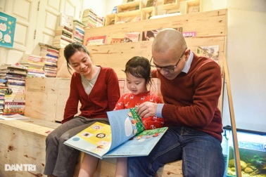 Tiết kiệm tiền, ông bố Hà Nội mở thư viện 2000 đầu sách miễn phí