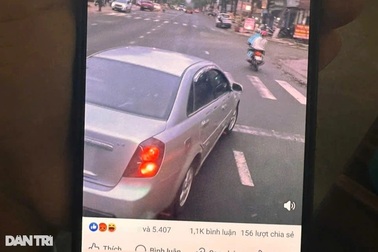 Tài xế ô tô lạng lách, chặn đầu xe khách giữa quốc lộ