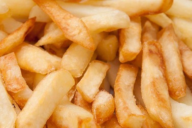 Bị mù sau khi chỉ ăn khoai tây chiên và ăn vặt trong nhiều năm