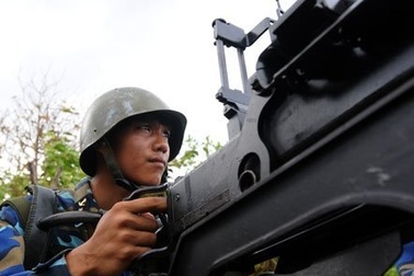 Chiến sĩ Trường Sa luyện tập bắn máy bay