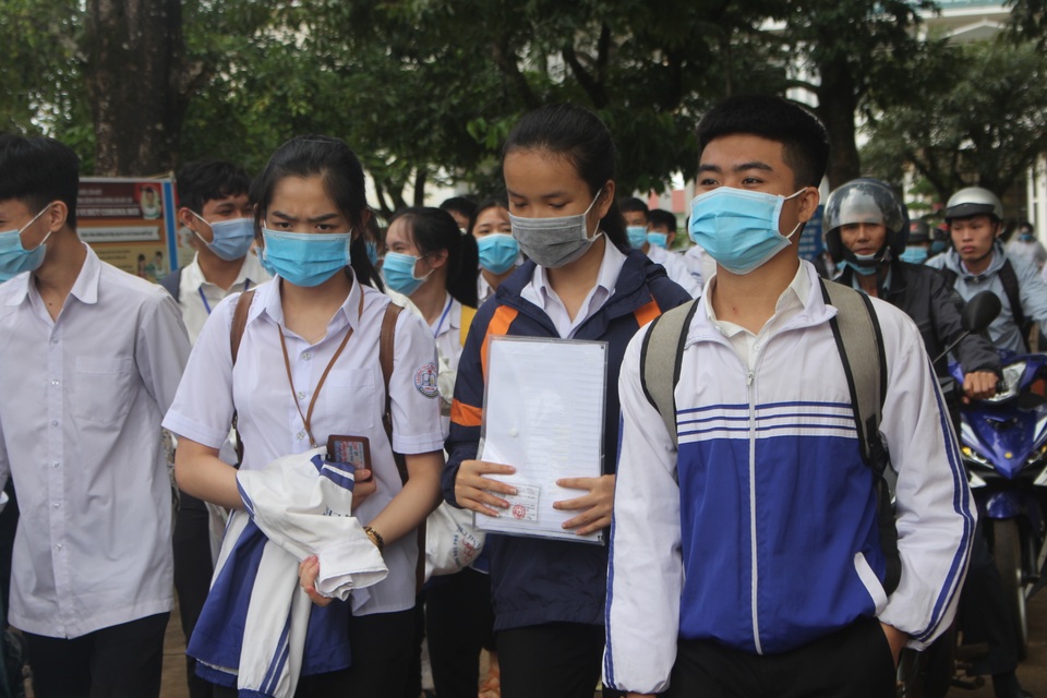 Nhiều thí sinh phố núi gặp “sự cố” trong kỳ thi tốt nghiệp THPT - 3 Nhiều thí sinh phố núi gặp “sự cố” trong kỳ thi tốt nghiệp THPT - 3