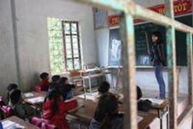 Câu chuyện cảm động “cõng chữ” lên non của cô giáo miền xuôi