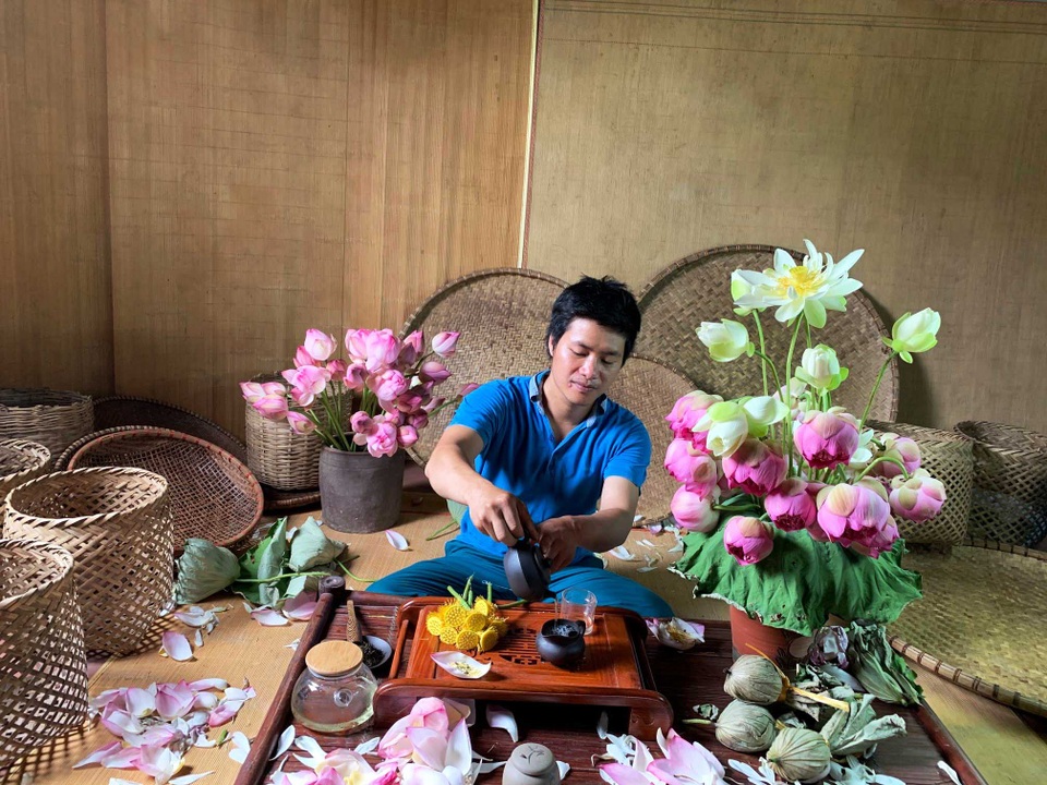 Trà ướp sen đắt ngang vàng ròng: Khách xếp hàng nửa năm mới tới lượt - 2 Trà ướp sen đắt ngang vàng ròng: Khách xếp hàng nửa năm mới tới lượt - 2
