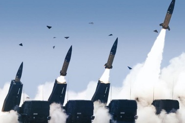 Mỹ chuyển hệ thống tên lửa phóng loạt HIMARS tới Syria