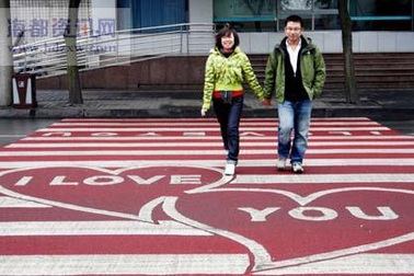 “Bùng nổ” tranh luận quanh việc tình yêu học trò bị "để ý"