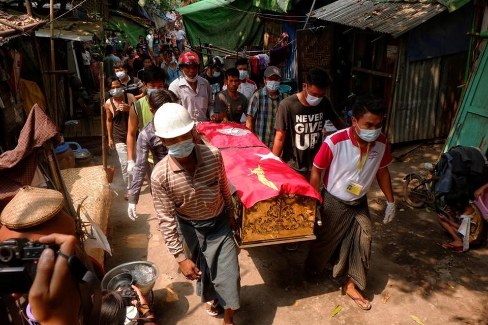 Quân đội Myanmar bị nghi nổ súng vào đám tang - 1 Quân đội Myanmar bị nghi nổ súng vào đám tang - 1