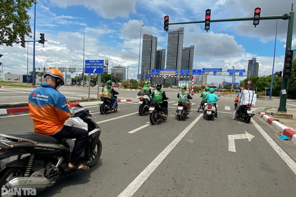 Những hoạt động nào ở TPHCM dự kiến được mở dần thời gian tới? - 3 Những hoạt động nào ở TPHCM dự kiến được mở dần thời gian tới? - 3