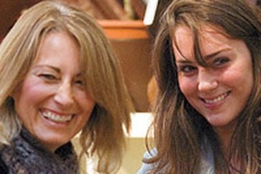 Nữ hoàng Anh mời mẹ cháu dâu tương lai tới lễ hội đua ngựa