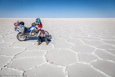 Hành trình khám phá thế giới tuyệt đẹp trên xe mô-tô