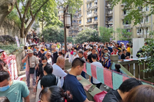 "Chợ tình" ở Trung Quốc: Đa phần người già kiếm cơ hội mong con thoát ế