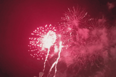 Nhiều tỉnh miền Tây diễn nghệ thuật, bắn pháo hoa mừng Quốc khánh