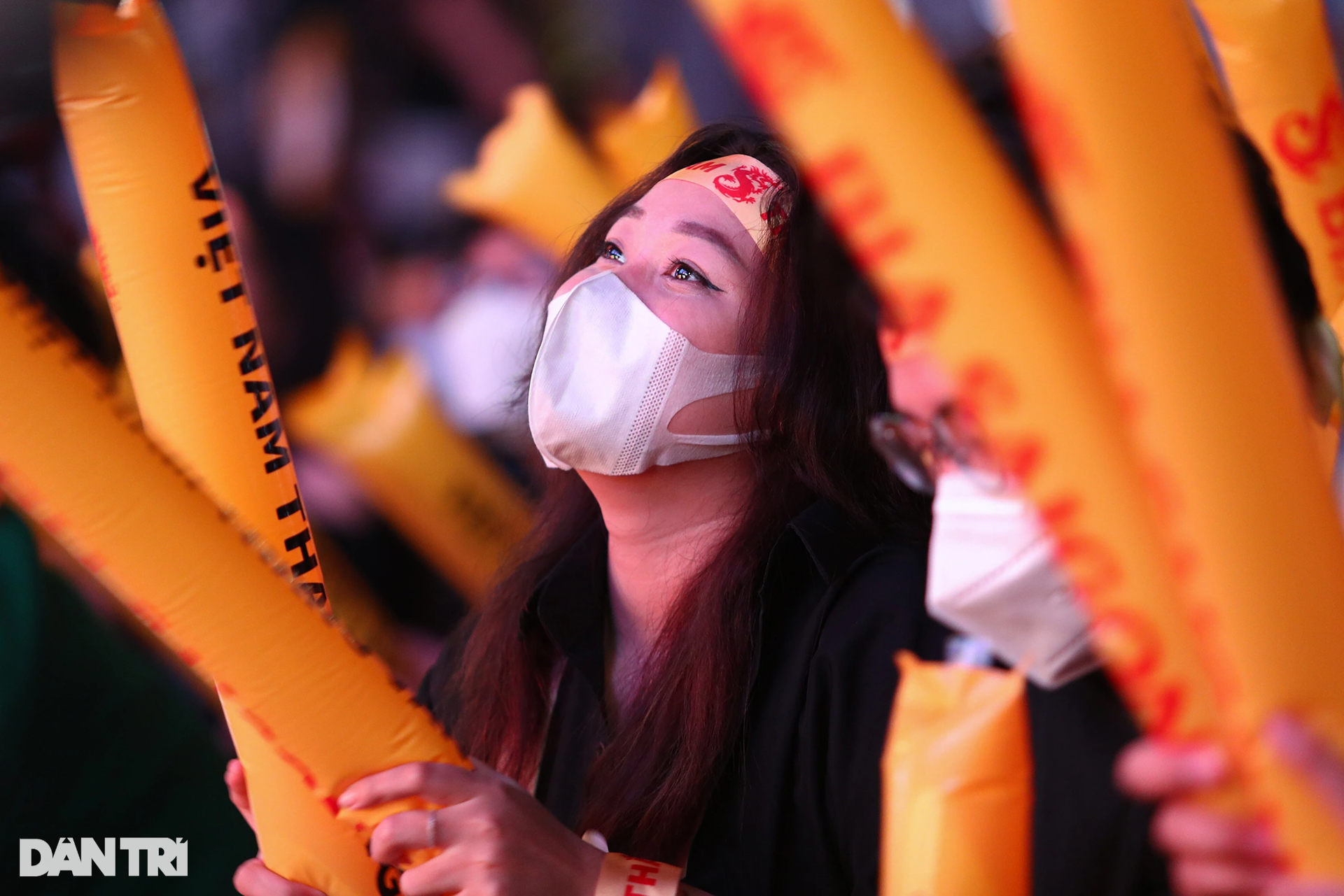 Hàng nghìn CĐV ở phố Nguyễn Huệ vỡ òa trong trận thắng đậm của U23 Việt Nam - 7 Hàng nghìn CĐV ở phố Nguyễn Huệ vỡ òa trong trận thắng đậm của U23 Việt Nam - 7