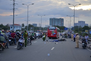 Tai nạn gây kẹt xe trầm trọng trên cầu vào trung tâm TPHCM
