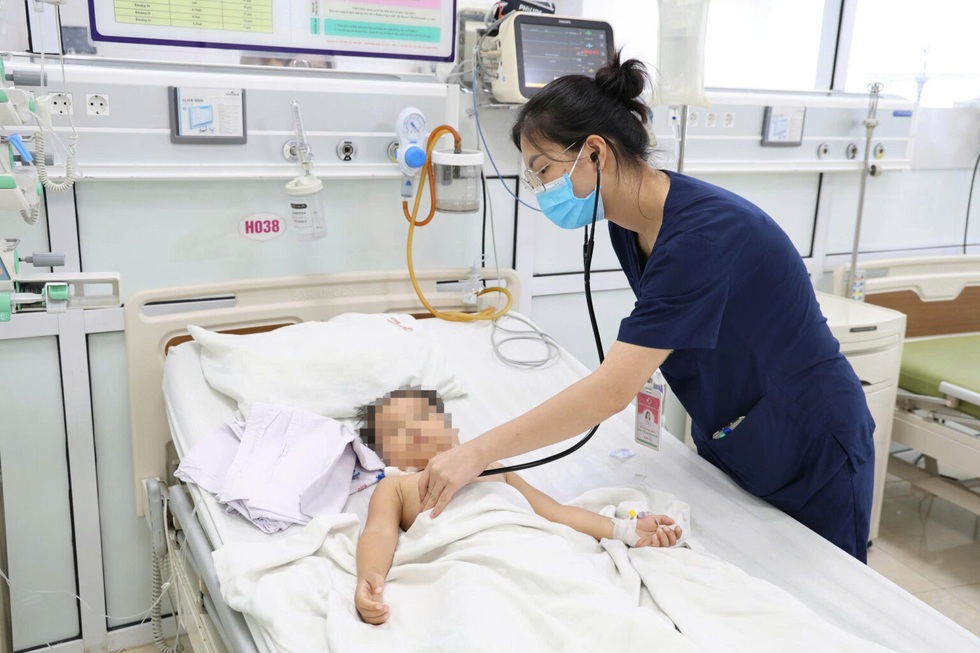 Trẻ bị đuối nước - xin đừng dốc ngược - 1 Trẻ bị đuối nước - xin đừng dốc ngược - 1